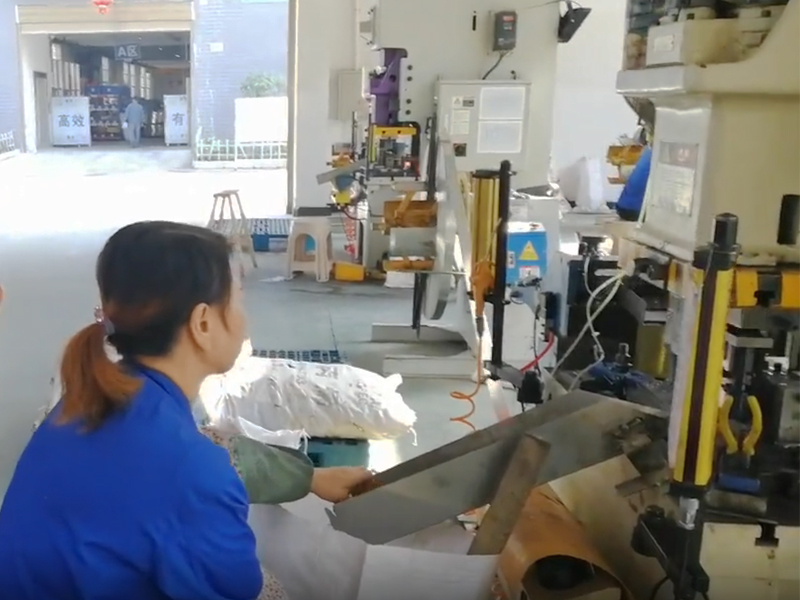 <strong>不銹鋼鮑爾環生產車間</strong>