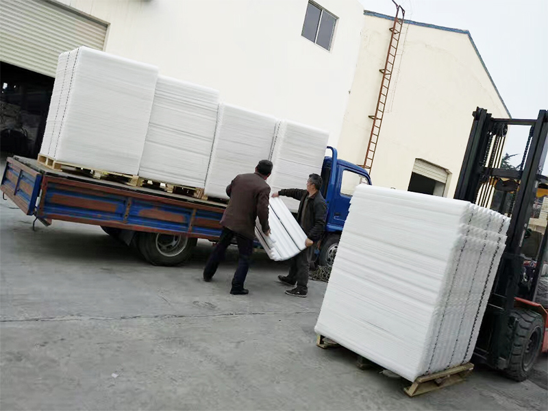 斜管填料發(fā)貨現(xiàn)場(chǎng)